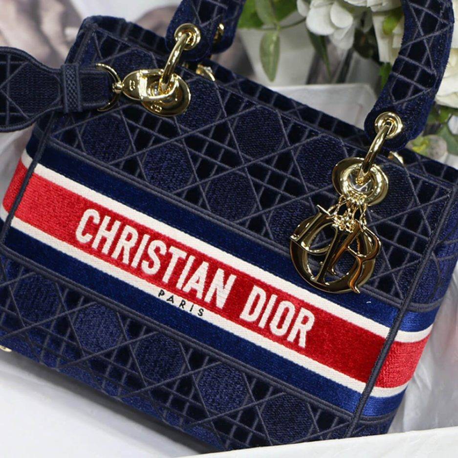 DIOR MEDIUM LADY D-LITE BAG M0565OTGU_M928 (24cm*20cm*11cm)